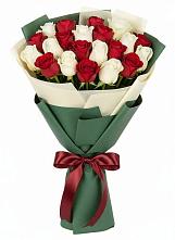Букет Микс из красных и белых роз в Гремячее