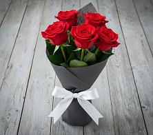 Букет 5 Красных роз Эдлесс Лав в Гремячее