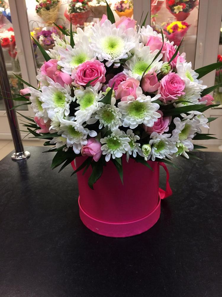 Цветочная композиция из Розы и Хризантемы в шляпной коробке в Гремячее